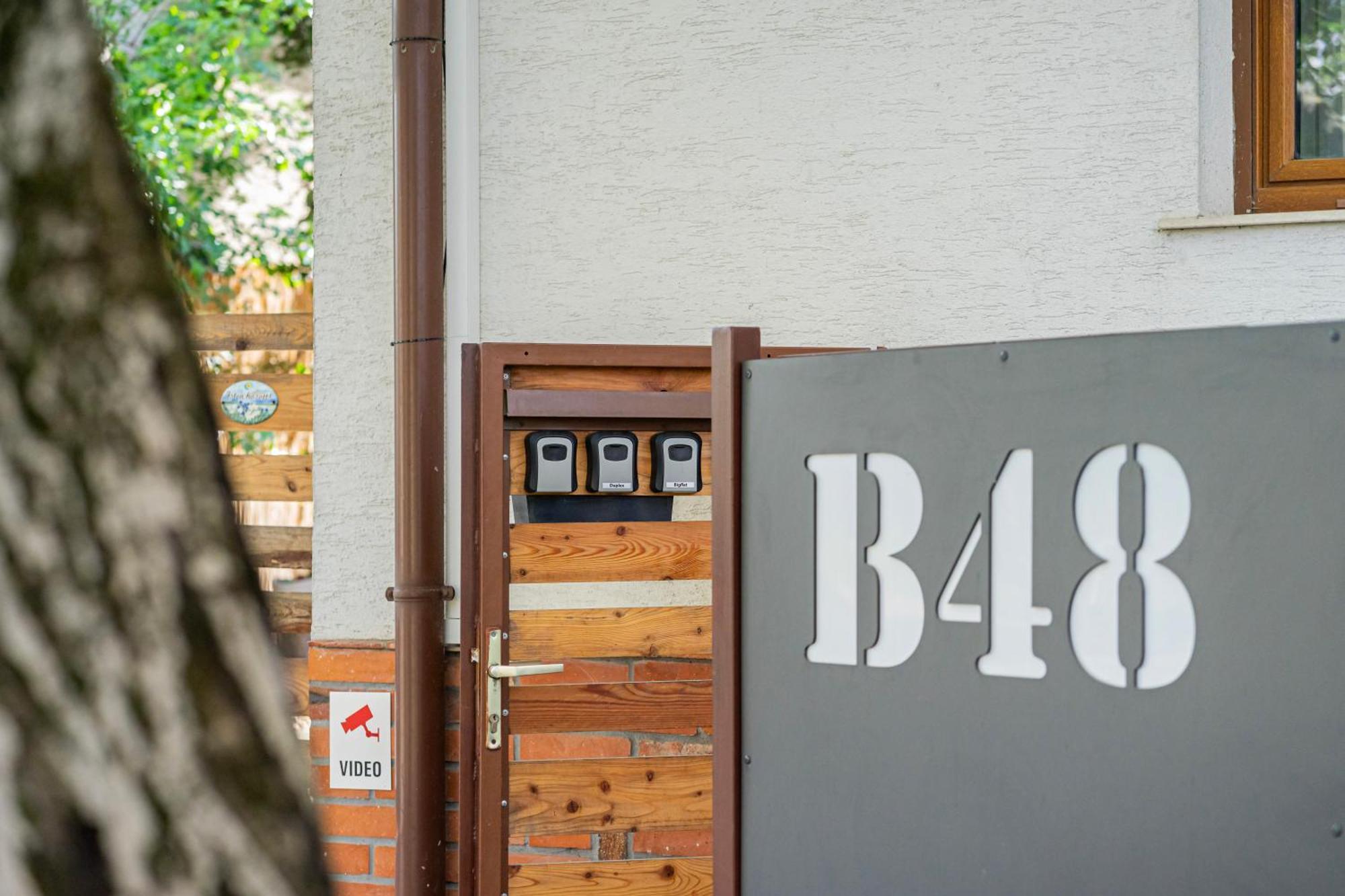 B48 Gardenhouse - A Zoeldben Kenyelmesen Villa โตโรกบาลินท์ ภายนอก รูปภาพ