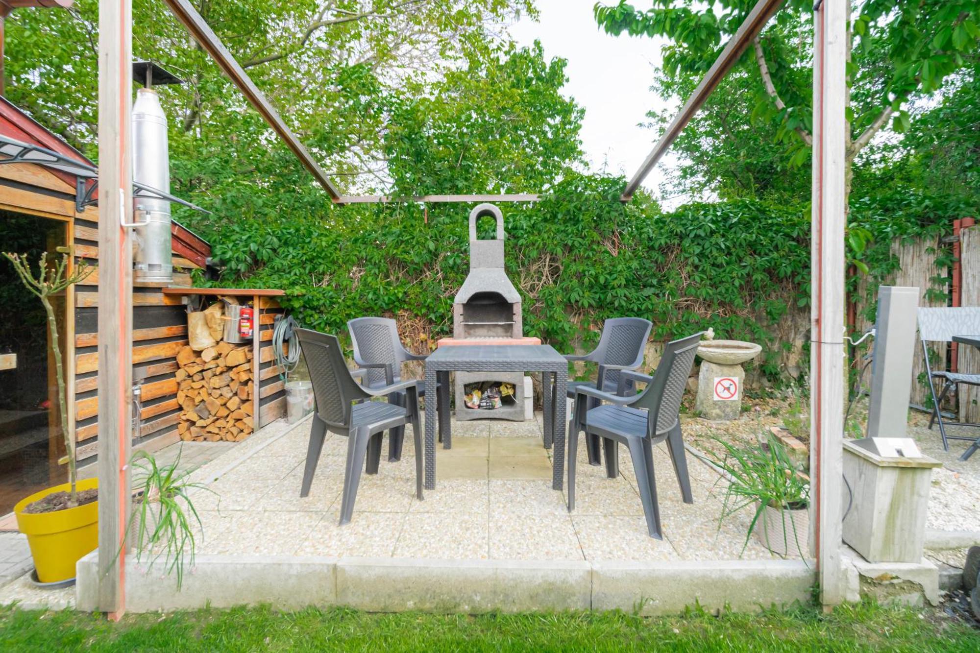 B48 Gardenhouse - A Zoeldben Kenyelmesen Villa โตโรกบาลินท์ ภายนอก รูปภาพ
